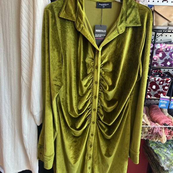 Beautiful velour button down dress with ruching down the front - Picture 1 of 2